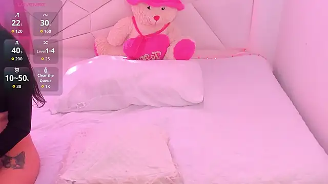 Snapshot of CatalinaBel chatting on October 2025 06:16:02 PM CatalinaBel online show from October 2025 06:16:02 PM