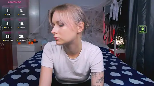 LunaLuxxy online show from October 2025 03:55:01 PM