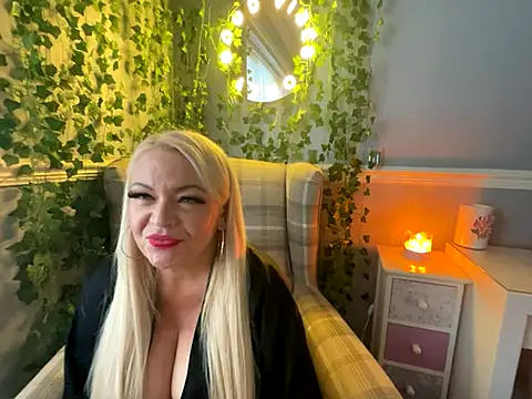 Snapshot of BonnyDesire chatting on October 2025 03:18:02 PM BonnyDesire online show from October 2025 03:18:02 PM