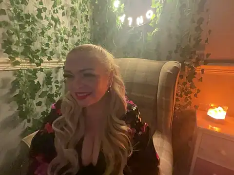 Snapshot of BonnyDesire chatting on November 2025 08:10:01 PM BonnyDesire online show from November 2025 08:10:01 PM