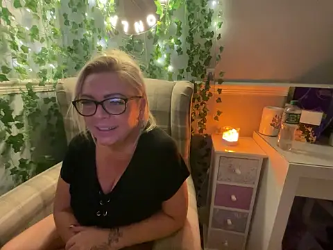 Snapshot of BonnyDesire chatting on November 2025 07:35:01 PM BonnyDesire online show from November 2025 07:35:01 PM