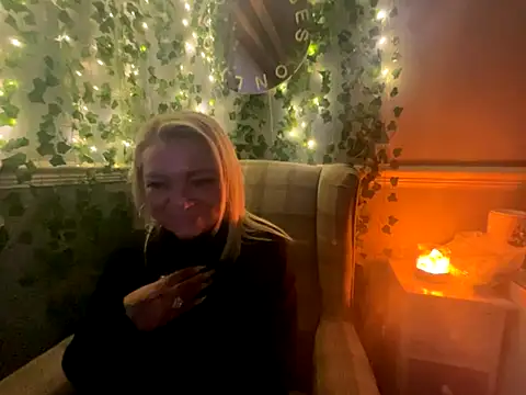 Snapshot of BonnyDesire chatting on November 2025 04:34:02 PM BonnyDesire online show from November 2025 04:34:02 PM