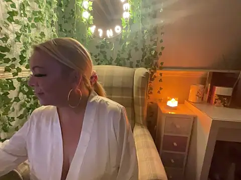 Snapshot of BonnyDesire chatting on November 2025 07:57:01 PM BonnyDesire online show from November 2025 07:57:01 PM