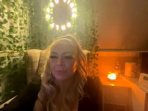 Snapshot of BonnyDesire chatting on November 2025 07:35:02 PM BonnyDesire online show from November 2025 07:35:02 PM