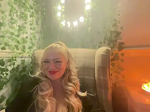 Snapshot of BonnyDesire chatting on November 2025 05:57:01 PM BonnyDesire online show from November 2025 05:57:01 PM