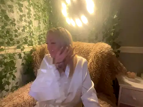 Snapshot of BonnyDesire chatting on November 2025 07:18:01 PM BonnyDesire online show from November 2025 07:18:01 PM