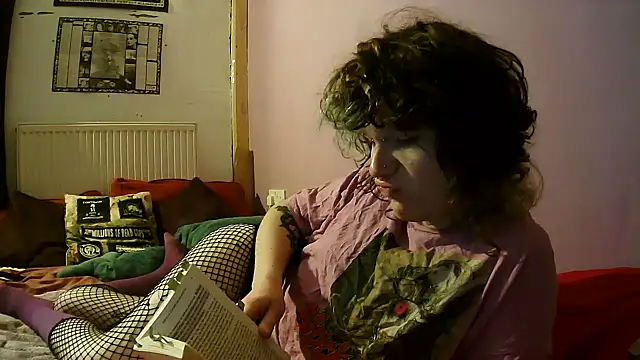 Snapshot of Nydia_Levine chatting on October 2025 01:09:01 PM Nydia Levine online show from October 2025 01:09:01 PM