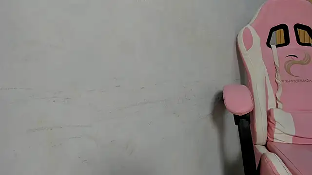 Snapshot of Dakota_x18 chatting on October 2025 08:09:02 PM Dakota x18 online show from October 2025 08:09:02 PM