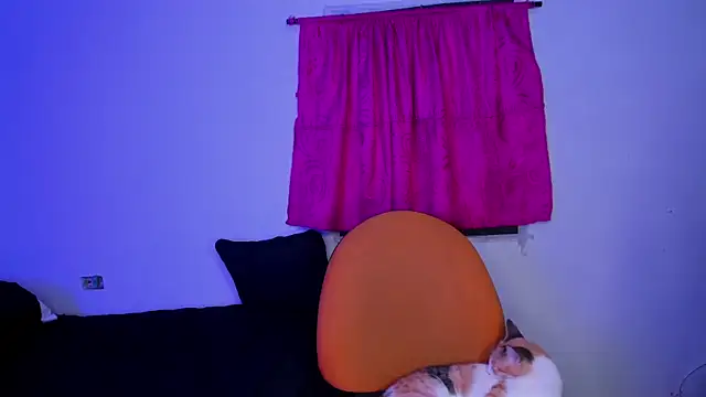 Snapshot of Shairaclark_ chatting on October 2025 10:18:02 PM Shairaclark  online show from October 2025 10:18:02 PM