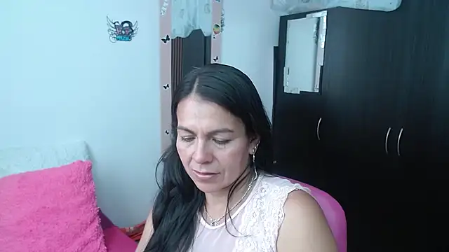 camilavargas  online show from October 2025 09:12:02 PM