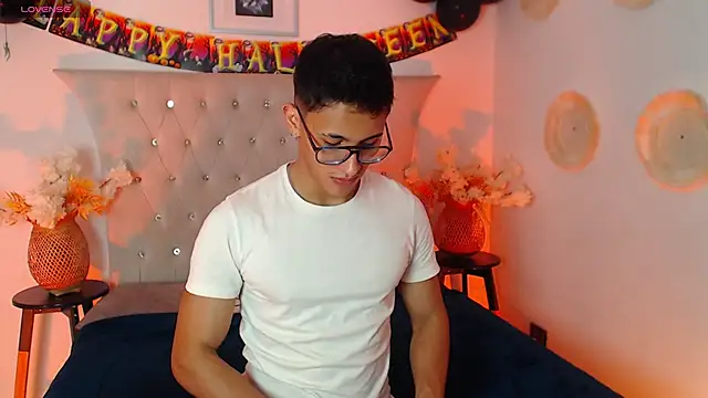 SalvadorFit online show from October 2025 08:30:02 PM