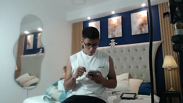 SalvadorFit online show from April 2026 08:17:01 PM