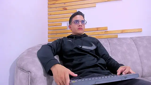 Snapshot of axel_vega chatting on September 2025 07:14:02 PM axel vega online show from September 2025 07:14:02 PM