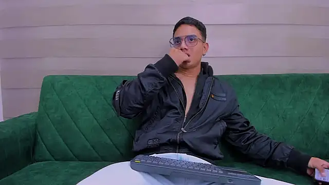 Snapshot of axel_vega chatting on September 2025 01:12:02 PM axel vega online show from September 2025 01:12:02 PM