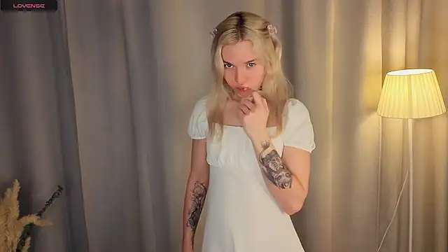 DianeHonnette online show from November 2025 07:16:02 PM