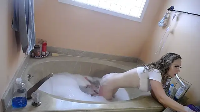 Snapshot of MoonlightMaybell chatting on October 2025 07:34:01 PM MoonlightMaybell online show from October 2025 07:34:01 PM