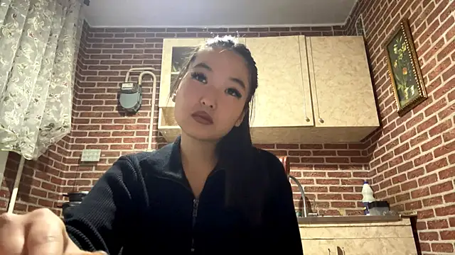 EmmaLeexth online show from November 2025 12:28:01 PM