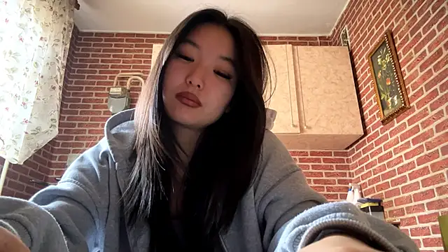 Snapshot of EmmaLeexth chatting on March 2026 10:10:01 AM EmmaLeexth online show from March 2026 10:10:01 AM