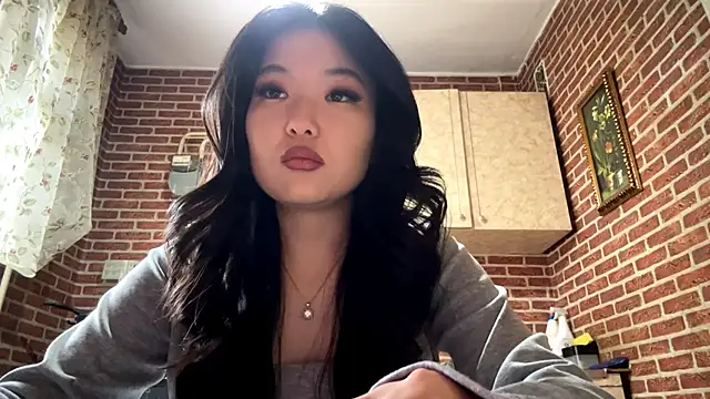 Snapshot of EmmaLeexth chatting on April 2026 11:41:02 AM EmmaLeexth online show from April 2026 11:41:02 AM