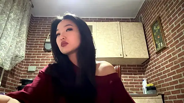 Snapshot of EmmaLeexth chatting on April 2026 02:07:01 PM EmmaLeexth online show from April 2026 02:07:01 PM