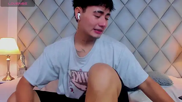 Snapshot of Clement_Reyes chatting on November 2025 03:16:01 PM Clement Reyes online show from November 2025 03:16:01 PM