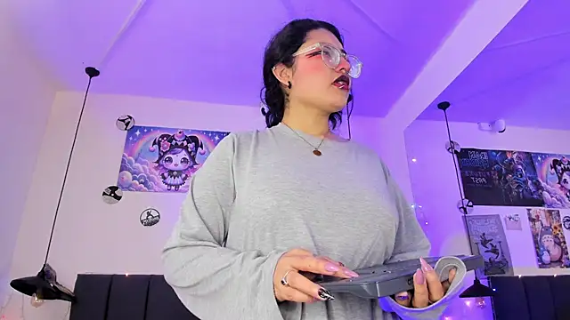 Snapshot of SabrinaV_ chatting on May 2026 11:28:01 AM SabrinaV online show from May 2026 11:28:01 AM
