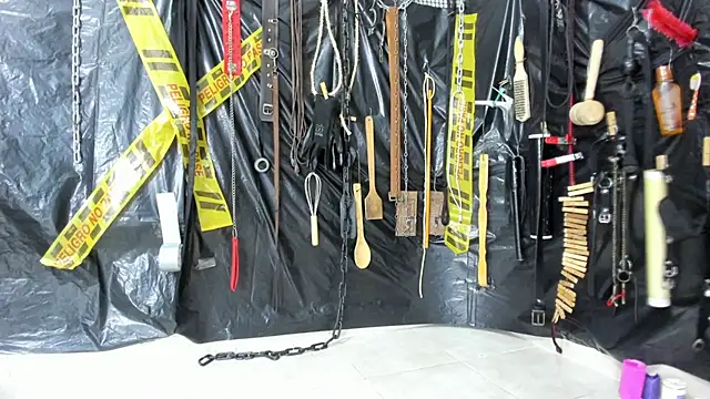 Snapshot of BDSM_MEDUZA chatting on April 2026 11:02:01 PM BDSM MEDUZA online show from April 2026 11:02:01 PM