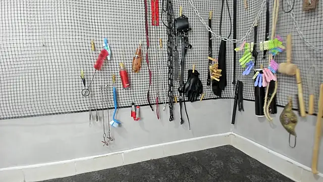 Snapshot of BDSM_MEDUZA chatting on April 2026 01:44:02 AM BDSM MEDUZA online show from April 2026 01:44:02 AM