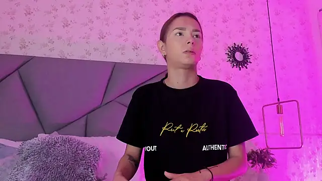 meganandtylerr19 online show from November 2025 11:47:01 AM