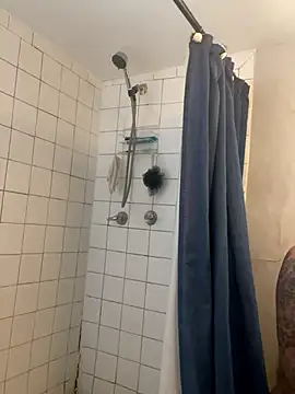 QUEENCALIMOD online show from October 2025 04:29:02 PM