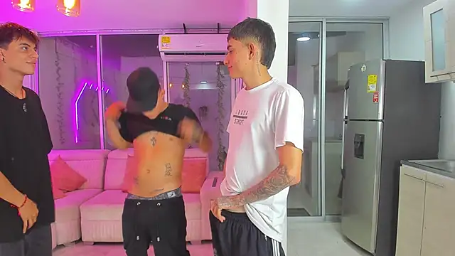 Snapshot of Houseofwarrios chatting on December 2025 05:49:02 AM Houseofwarrios online show from December 2025 05:49:02 AM