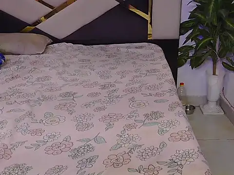 Snapshot of Lovelyy-couple chatting on November 2025 06:15:02 AM Lovelyy-couple online show from November 2025 06:15:02 AM