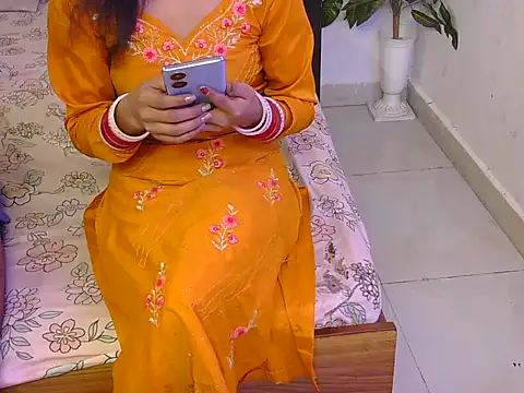 Snapshot of Lovelyy-couple chatting on November 2025 12:27:02 PM Lovelyy-couple online show from November 2025 12:27:02 PM