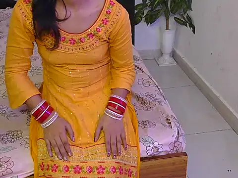 Snapshot of Lovelyy-couple chatting on November 2025 09:41:02 AM Lovelyy-couple online show from November 2025 09:41:02 AM