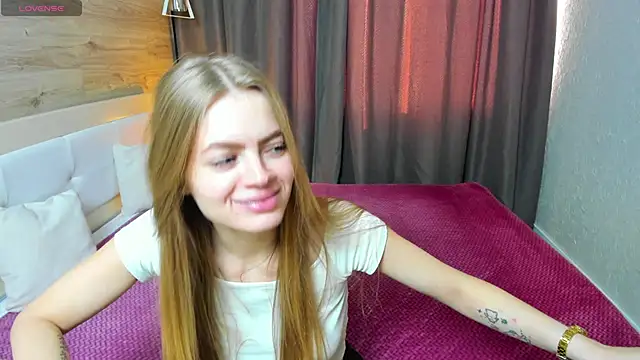 Snapshot of Alisa_Glamour chatting on October 2025 12:17:02 PM Alisa Glamour online show from October 2025 12:17:02 PM