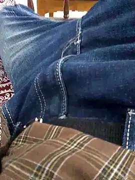 Snapshot of crish09 chatting on October 2025 12:40:02 PM crish09 online show from October 2025 12:40:02 PM