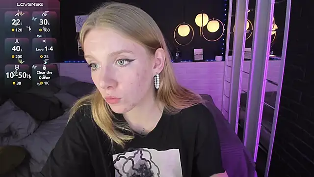 Layla Glam online show from September 2025 01:34:02 PM