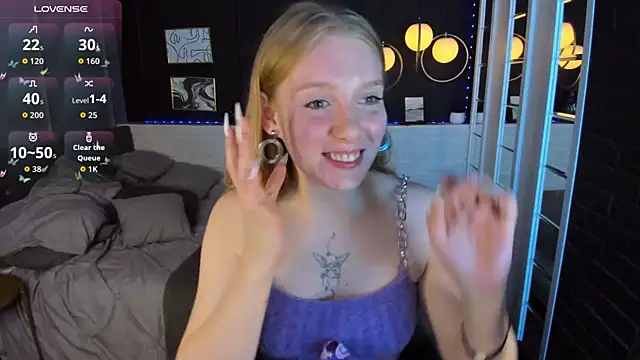 Layla Glam online show from September 2025 01:35:01 PM