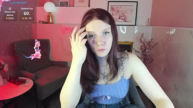 Layla Glam online show from October 2025 01:20:01 PM