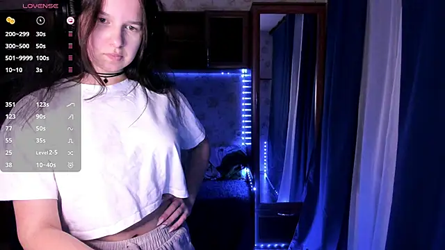 Snapshot of MandaDestiche chatting on November 2025 04:17:01 PM MandaDestiche online show from November 2025 04:17:01 PM