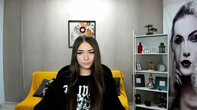 Snapshot of EllaClarke chatting on October 2025 11:43:02 AM EllaClarke online show from October 2025 11:43:02 AM