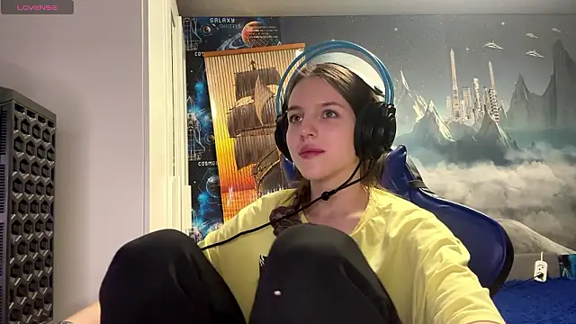 Snapshot of Elira_Breeze chatting on March 2026 05:08:01 PM Elira Breeze online show from March 2026 05:08:01 PM