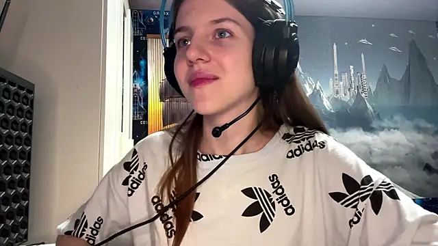 Snapshot of Elira_Breeze chatting on April 2026 03:27:01 PM Elira Breeze online show from April 2026 03:27:01 PM