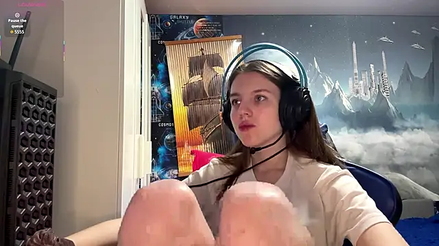 Snapshot of Elira_Breeze chatting on April 2026 12:40:02 PM Elira Breeze online show from April 2026 12:40:02 PM