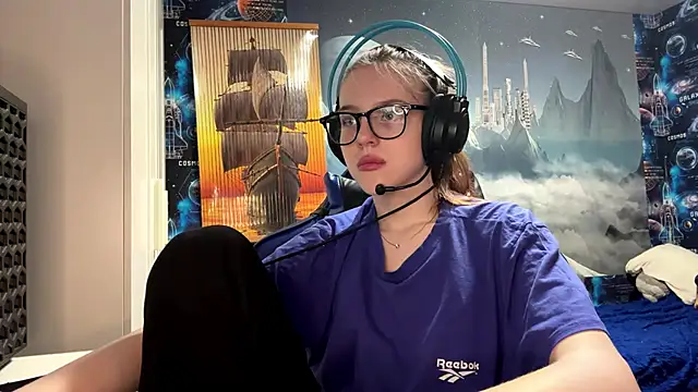 Elira Breeze online show from June 2026 01:22:02 PM