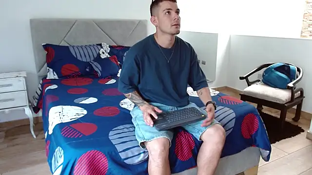 BooyHott  online show from September 2025 07:06:02 PM