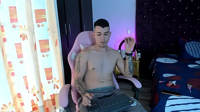 BooyHott  online show from November 2025 07:13:02 PM