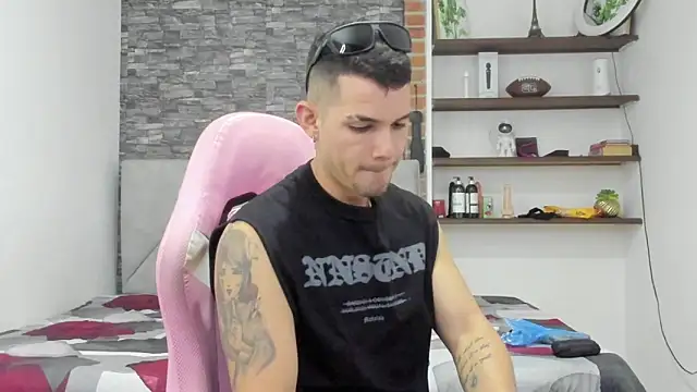 BooyHott  online show from February 2026 06:59:02 PM