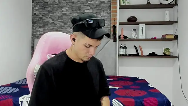 BooyHott  online show from February 2026 07:24:02 PM