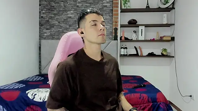 BooyHott  online show from February 2026 07:14:02 PM